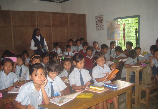 Bambini della scuola dell'infanzia, Pongchau, Arunachl Pradesh -  Giugno 2014