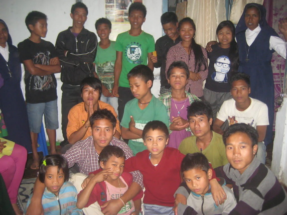Gruppo di ragazzi della zona con le SMI, Arunachal Pradesh - 2018