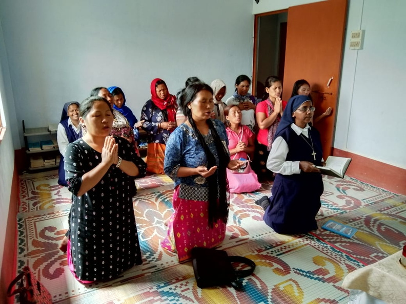Momento di preghiera con le membri dell'associazione delle donne, Pongchau, Arunachal Pradesh -2020
