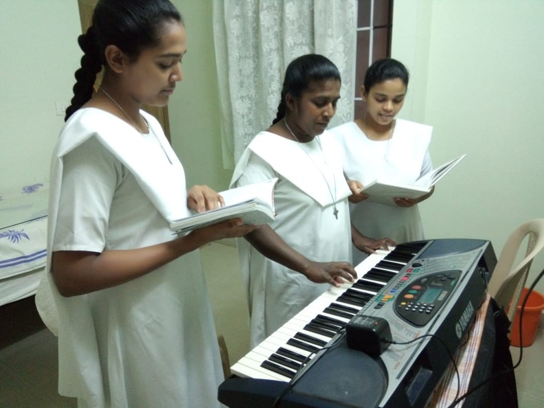 Le novizie in animazione liturgica - bangalore, febbraio 2021