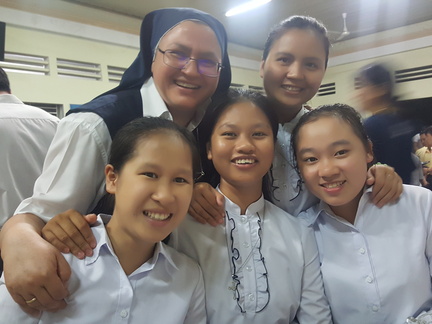 Sr.Loreda insieme alle postulanti e Aspiranti, Vietnam - 2017
