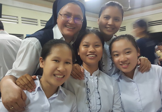 Sr.Loreda insieme alle postulanti e Aspiranti, Vietnam - 2017
