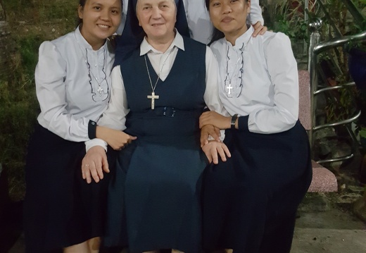 Madre generale  Sr. Carmela con i Postulanti e I Aspiranti, Vietnam - 2017