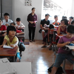 Novizia con i Studenti del corso di inglese , Vietnam - 2021