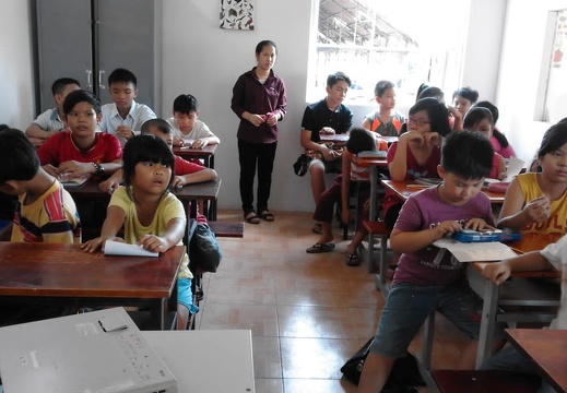 Novizia con i Studenti del corso di inglese , Vietnam - 2021