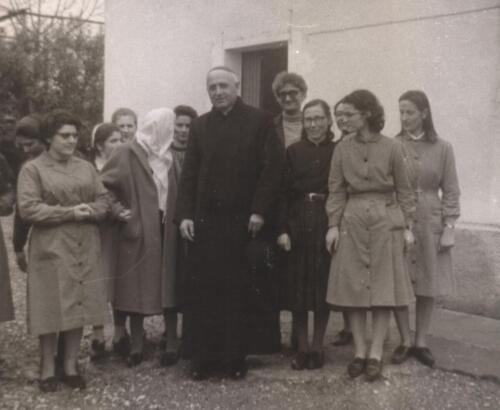 Mons. Luigi Liverzani con il primo gruppo